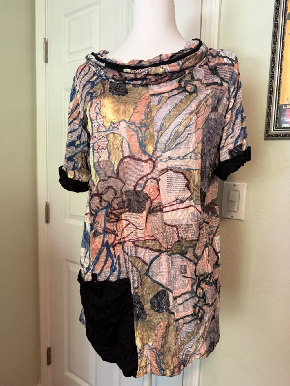 Women's Abstract Print Tunic Top in Multicolor